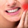 Sâu răng, viêm lợi gây ra tình trạng ê buốt, khó chịu