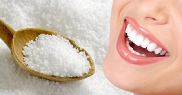 Cách làm trắng răng tại nhà bằng muối ăn