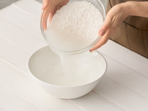Cách làm trắng răng tại nhà bằng nước vo gạo