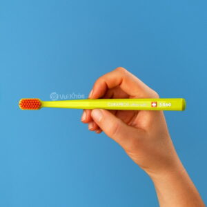 Cách cầm bàn chải Curaprox