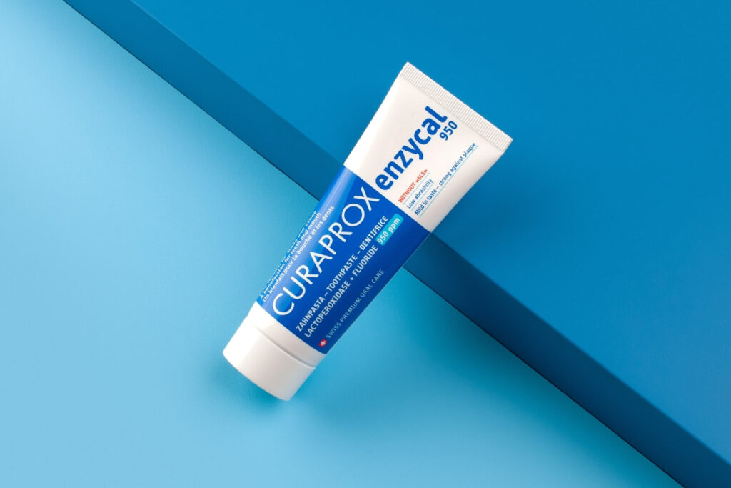 Kem đánh răng Curaprox Enzycal 950