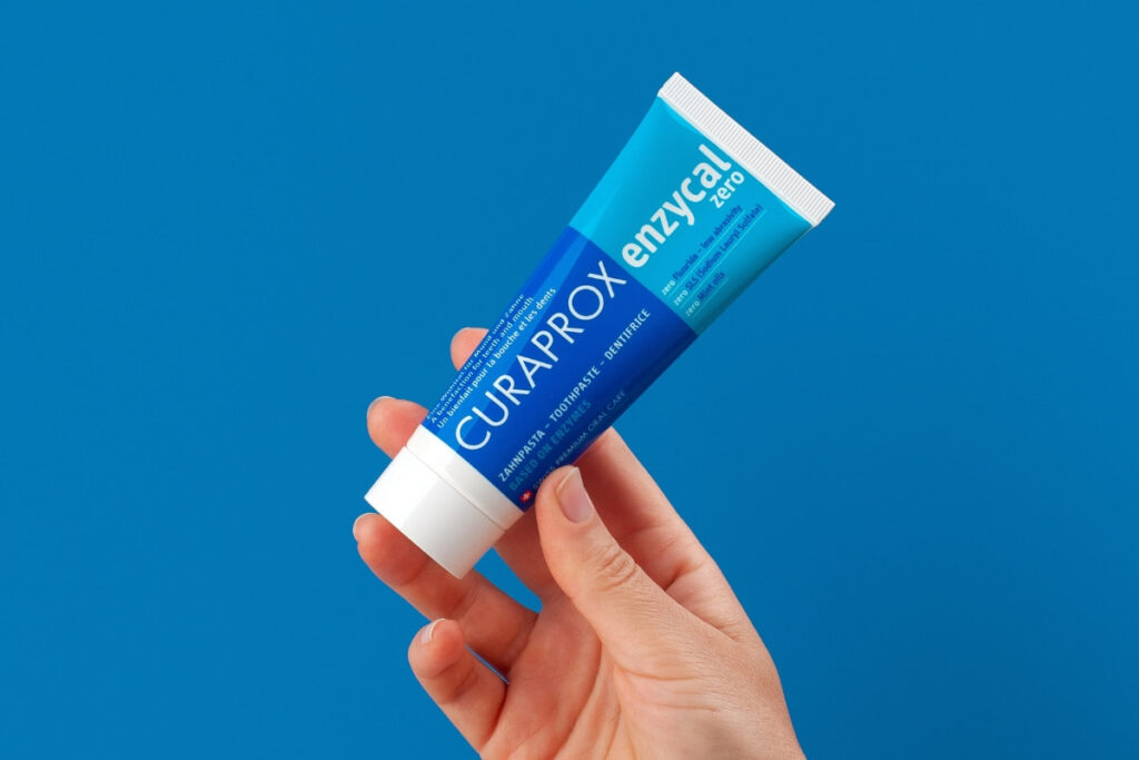 Kem đánh răng Curaprox Enzycal Zero