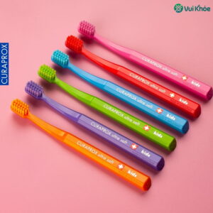Bộ sưu tập bàn chải Curaprox CS Kids nền hồng