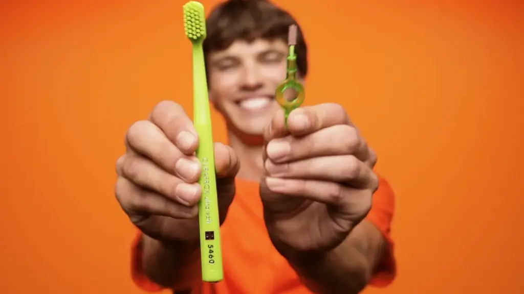 Hướng dẫn sử dụng bàn chải và bàn chải kẽ răng Curaprox